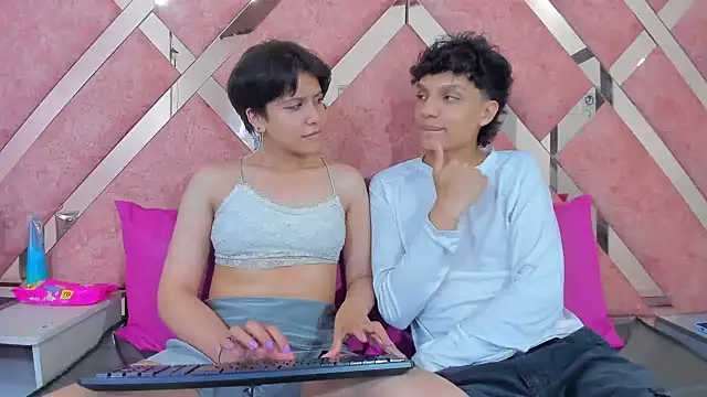 Snapshot of Yui_And_rin_ chatting on December 18, 2025, 2:38 am Yui And rin online show from December 18, 2025, 2:38 am