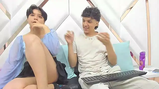 Snapshot of Yui_And_rin_ chatting on December 16, 2025, 2:27 am Yui And rin online show from December 16, 2025, 2:27 am