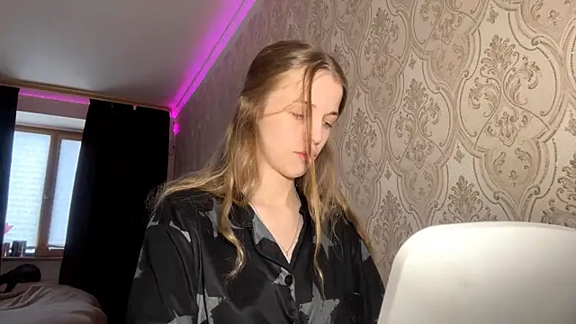 AshlyPalas online show from November 28, 2025, 5:18 am