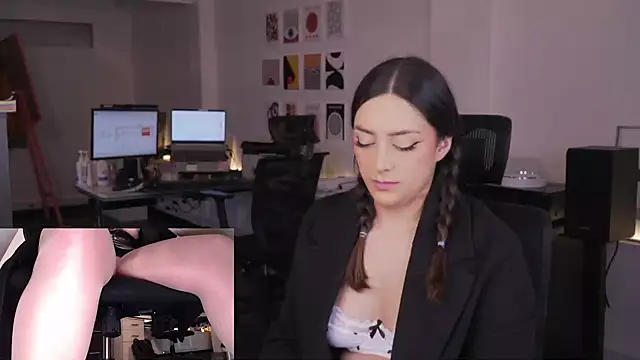 Snapshot of _KimberlyClars_ chatting on December 4, 2025, 9:47 pm KimberlyClars online show from December 4, 2025, 9:47 pm