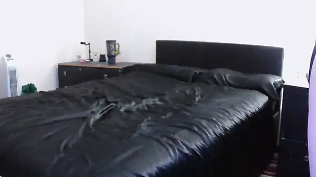 PhoenixTears93 online show from November 28, 2025, 12:44 am