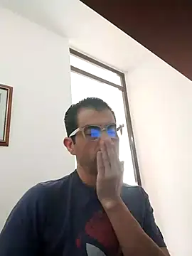 Snapshot of Fuegosutil chatting on January 8, 2026, 4:35 pm Fuegosutil online show from January 8, 2026, 4:35 pm