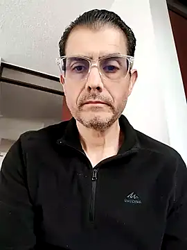 Snapshot of Fuegosutil chatting on January 13, 2026, 8:13 pm Fuegosutil online show from January 13, 2026, 8:13 pm