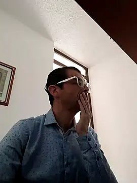 Snapshot of Fuegosutil chatting on December 3, 2025, 6:51 pm Fuegosutil online show from December 3, 2025, 6:51 pm