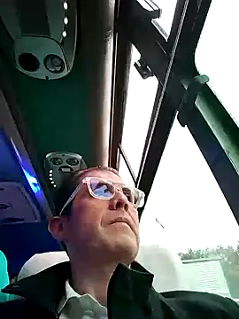 Snapshot of Fuegosutil chatting on November 28, 2025, 2:17 pm Fuegosutil online show from November 28, 2025, 2:17 pm