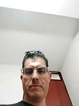 Snapshot of Fuegosutil chatting on December 13, 2025, 8:04 pm Fuegosutil online show from December 13, 2025, 8:04 pm