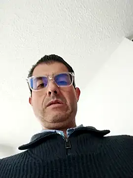 Snapshot of Fuegosutil chatting on January 15, 2026, 10:02 pm Fuegosutil online show from January 15, 2026, 10:02 pm