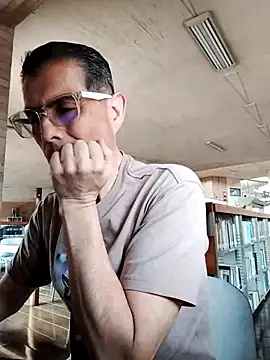 Snapshot of Fuegosutil chatting on December 5, 2025, 2:48 pm Fuegosutil online show from December 5, 2025, 2:48 pm