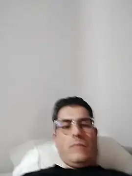 Fuegosutil online show from May 17, 2026, 5:51 am