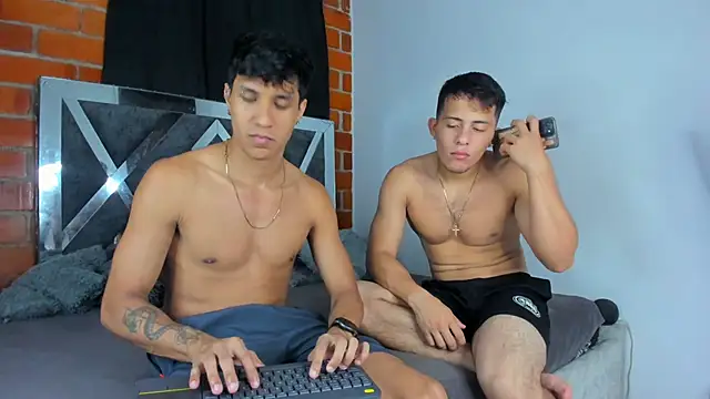 Snapshot of Robert_Allan1 chatting on December 14, 2025, 2:07 am Robert Allan1 online show from December 14, 2025, 2:07 am