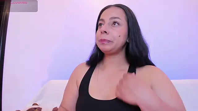 Snapshot of jimena_chic1 chatting on June 3, 2026, 1:28 am jimena chic1 online show from June 3, 2026, 1:28 am