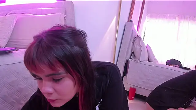 Snapshot of DakottaBluu chatting on December 15, 2025, 3:18 pm DakottaBluu online show from December 15, 2025, 3:18 pm