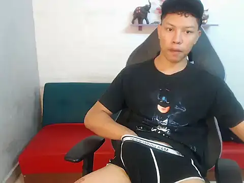 Snapshot of marcus_20 chatting on December 14, 2025, 2:22 pm marcus 20 online show from December 14, 2025, 2:22 pm