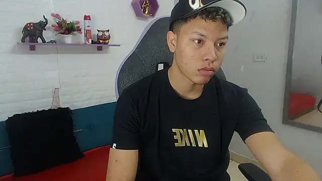 Snapshot of marcus_20 chatting on December 5, 2025, 2:04 pm marcus 20 online show from December 5, 2025, 2:04 pm