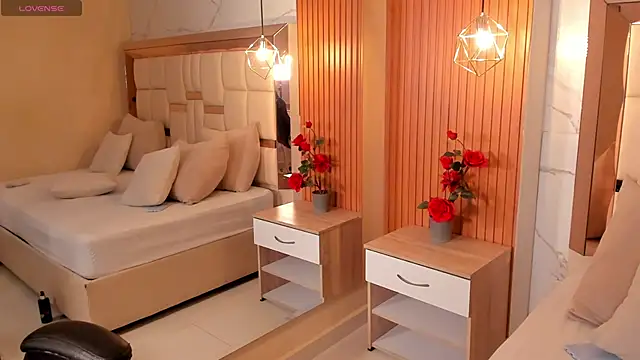 samantha quinnn online show from December 22, 2025, 8:47 am