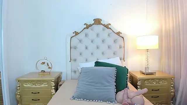 Snapshot of miss_vivienne chatting on December 4, 2025, 3:05 am miss vivienne online show from December 4, 2025, 3:05 am