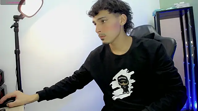 Snapshot of Yankeee_ chatting on November 30, 2025, 4:57 am Yankeee online show from November 30, 2025, 4:57 am