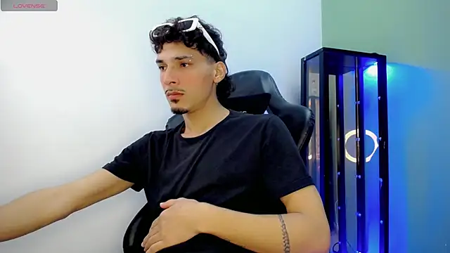 Snapshot of Yankeee_ chatting on December 2, 2025, 3:52 am Yankeee online show from December 2, 2025, 3:52 am