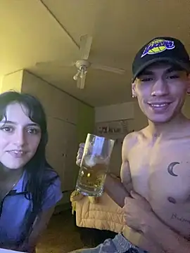 ParejaJovenZSur online show from November 26, 2025, 3:50 am