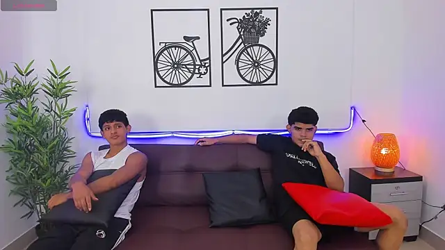 Snapshot of Crazy_porkys chatting on November 27, 2025, 7:47 pm Crazy porkys online show from November 27, 2025, 7:47 pm