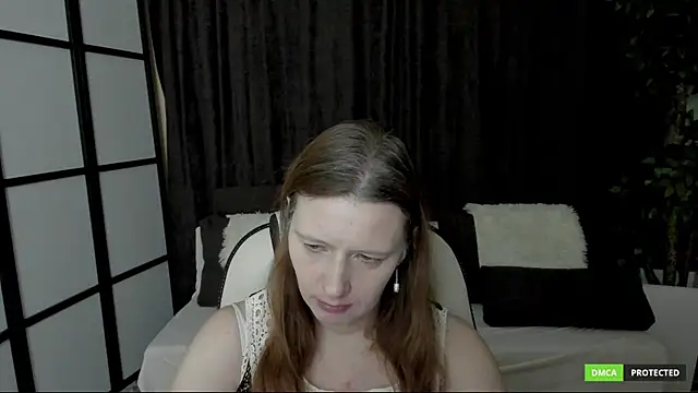 Snapshot of KathrineMeyer chatting on December 16, 2025, 2:27 am KathrineMeyer online show from December 16, 2025, 2:27 am