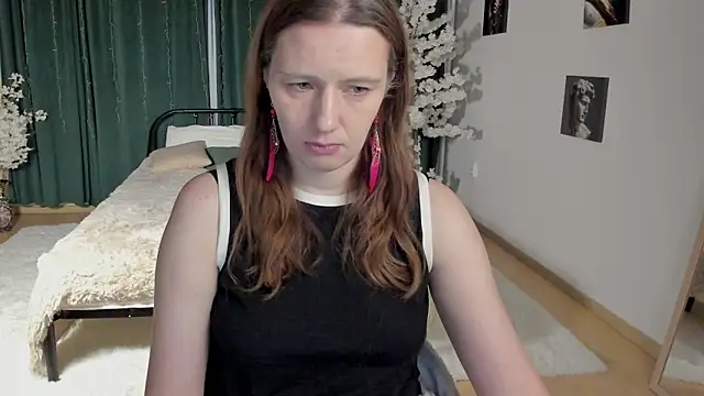 Snapshot of KathrineMeyer chatting on December 14, 2025, 2:18 am KathrineMeyer online show from December 14, 2025, 2:18 am