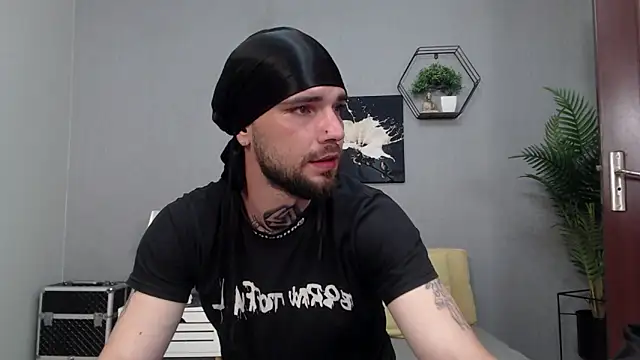 Snapshot of KaneHunter chatting on May 23, 2026, 10:31 pm KaneHunter online show from May 23, 2026, 10:31 pm