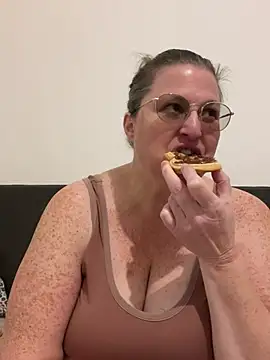 bea french curvy online show from January 12, 2026, 6:31 am