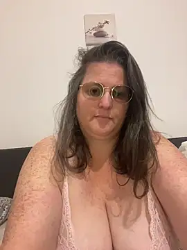 bea french curvy online show from April 22, 2026, 8:48 pm