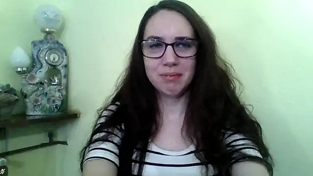 EvaClassy online show from December 5, 2025, 8:02 am