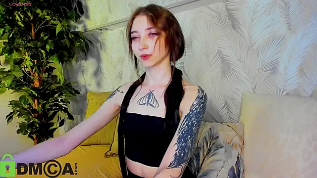 Snapshot of Ellen_Hops chatting on June 28, 2026, 1:01 am Ellen Hops online show from June 28, 2026, 1:01 am