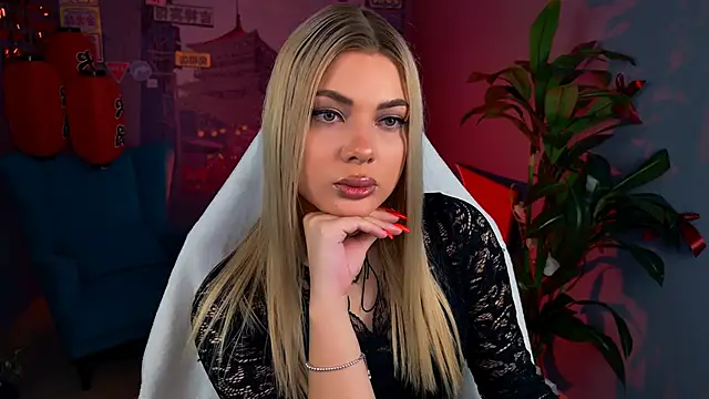 Snapshot of HyileyClark chatting on March 10, 2026, 9:13 am HyileyClark online show from March 10, 2026, 9:13 am