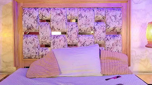 Snapshot of real_lovee25 chatting on December 4, 2025, 11:42 am real lovee25 online show from December 4, 2025, 11:42 am