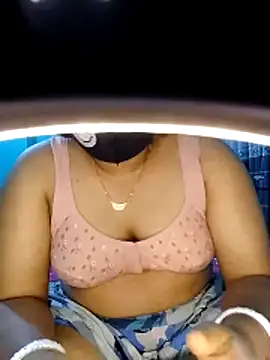 priya2098 online show from May 9, 2026, 6:11 pm