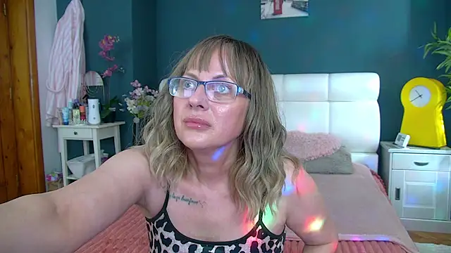 Cougar Milff online show from April 7, 2026, 2:30 pm