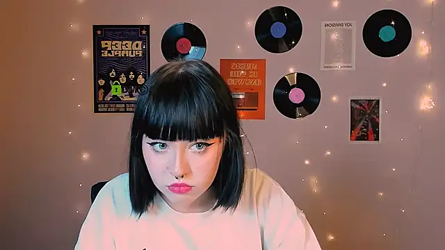 Snapshot of mira_cool_ chatting on December 15, 2025, 8:25 pm mira cool online show from December 15, 2025, 8:25 pm