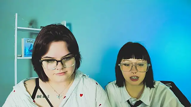 Snapshot of mira_cool_ chatting on December 2, 2025, 7:48 pm mira cool online show from December 2, 2025, 7:48 pm