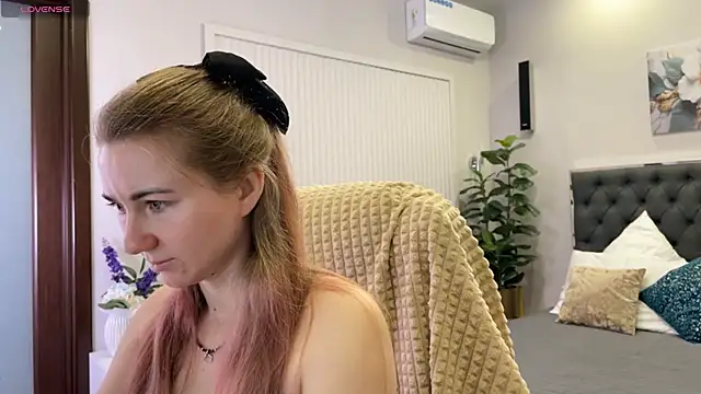 Snapshot of SofiAngela chatting on December 5, 2025, 1:16 am SofiAngela online show from December 5, 2025, 1:16 am