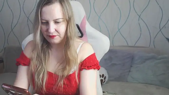 Snapshot of KissKsy chatting on December 3, 2025, 8:14 am KissKsy online show from December 3, 2025, 8:14 am