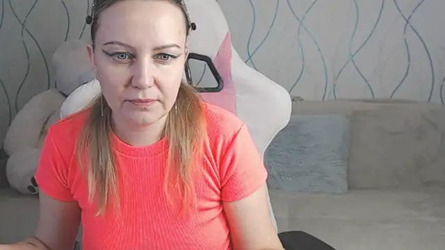 Snapshot of KissKsy chatting on December 5, 2025, 6:23 am KissKsy online show from December 5, 2025, 6:23 am