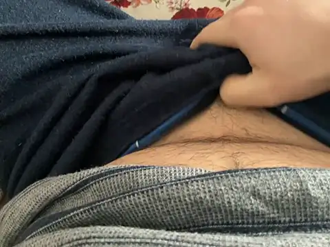 erdestruttor18 online show from March 16, 2026, 7:12 am