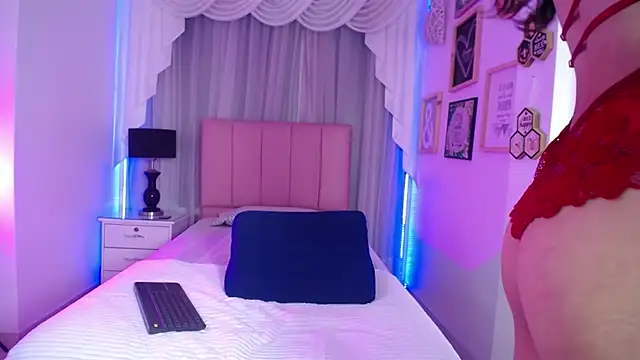 IsabelleDaza online show from December 17, 2025, 12:21 pm