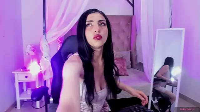 Snapshot of Miha_Sophia_ chatting on December 4, 2025, 4:44 am Miha Sophia online show from December 4, 2025, 4:44 am