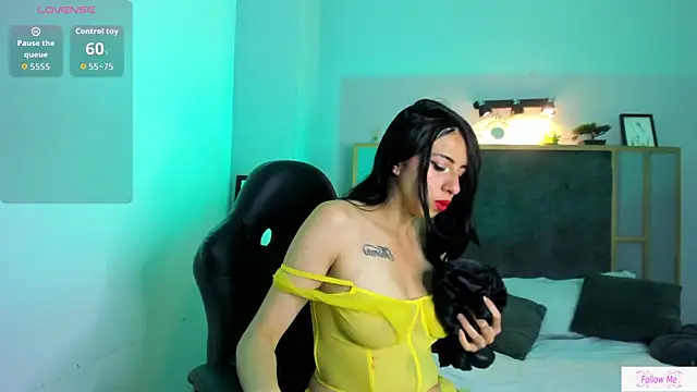 Snapshot of Miha_Sophia_ chatting on November 30, 2025, 12:17 pm Miha Sophia online show from November 30, 2025, 12:17 pm