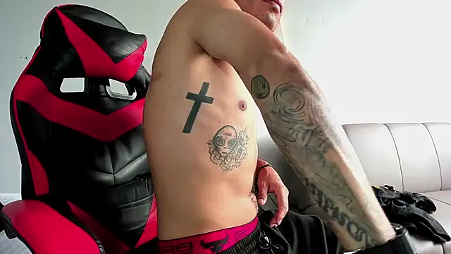 Snapshot of MatthewCullen chatting on December 5, 2025, 7:34 pm MatthewCullen online show from December 5, 2025, 7:34 pm