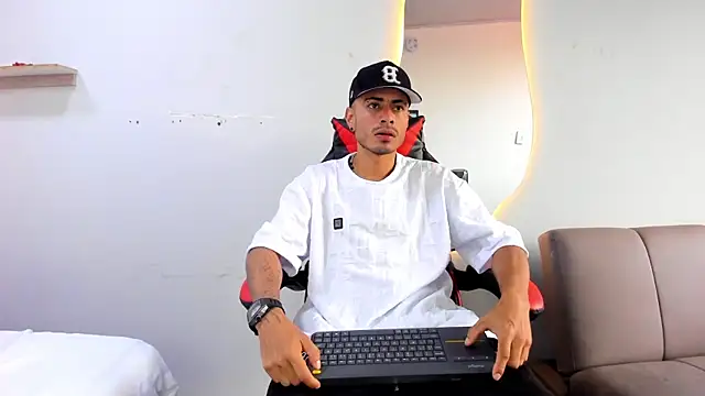 Snapshot of MatthewCullen chatting on December 14, 2025, 9:42 pm MatthewCullen online show from December 14, 2025, 9:42 pm