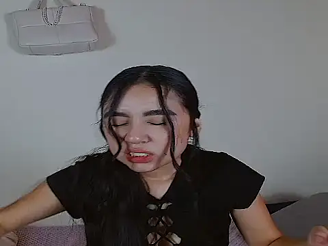 Snapshot of SiennaLorens chatting on June 3, 2026, 10:25 pm SiennaLorens online show from June 3, 2026, 10:25 pm