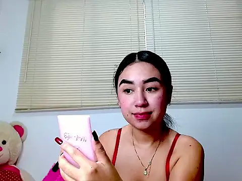 SiennaLorens online show from February 11, 2026, 2:06 pm