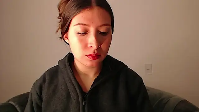 Snapshot of -Ivonny- chatting on December 1, 2025, 10:43 pm -Ivonny- online show from December 1, 2025, 10:43 pm