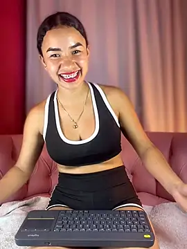 Snapshot of ZoeyFierce chatting on July 24, 2026, 7:10 pm ZoeyFierce online show from July 24, 2026, 7:10 pm